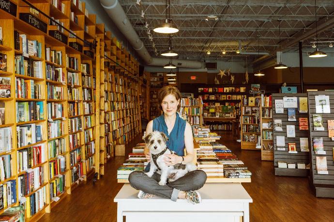 η συγγραφέας Αν Πάτσετ στο βιβλιοπωλείο της «Παρνασσός» στο Νασβιλ